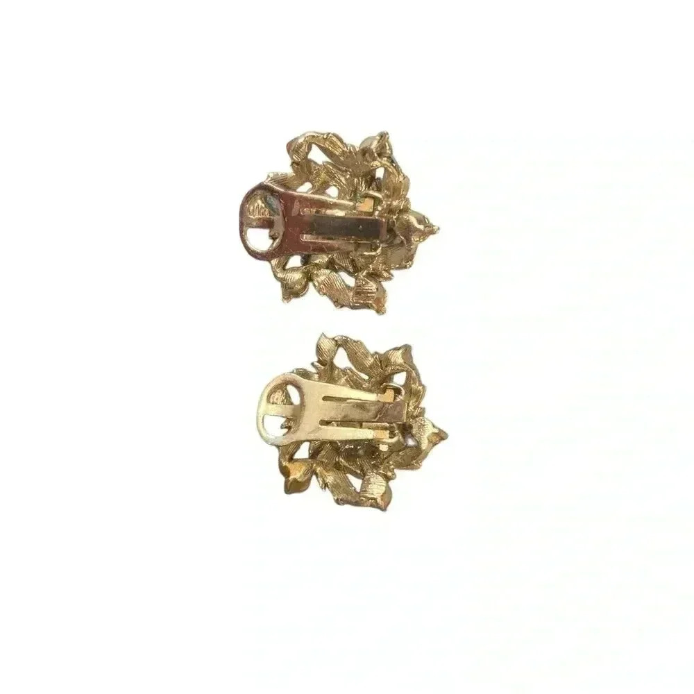 Vintage pearl clip on earrings - Picture 2 of 3